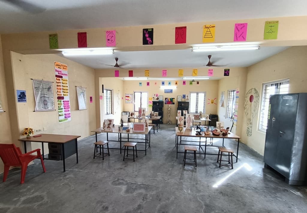 Laboratory at SRS Vidya Mandir